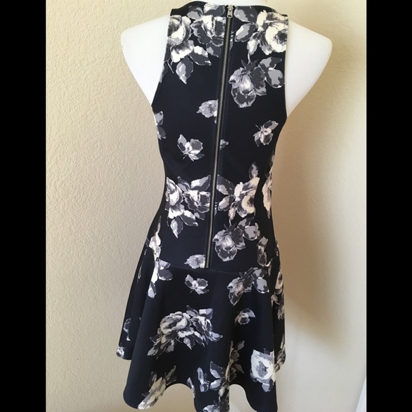 Black white mini dress fit and flair dress sleeveless Abercrombie & Fitch dress - Picture 2 of 5